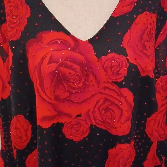 NWT-Stunning  black with red roses blouse. - Picture 2 of 8